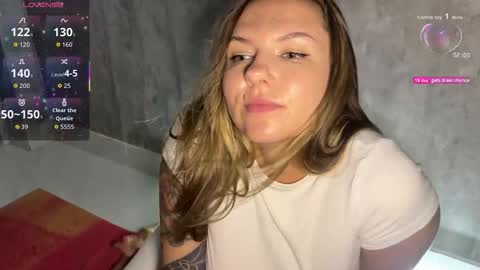 Snapshot of _private_person_ chatting on October 27, 3:40 pm HADLY see u online 0312 online show from October 27, 3:40 pm