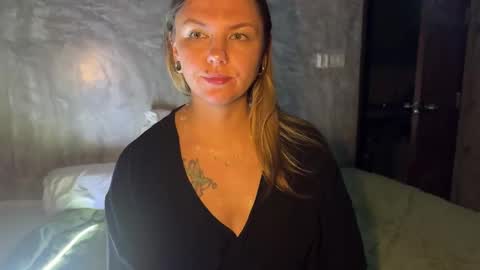 Snapshot of _private_person_ chatting on October 26, 3:29 pm HADLY see u online 0312 online show from October 26, 3:29 pm