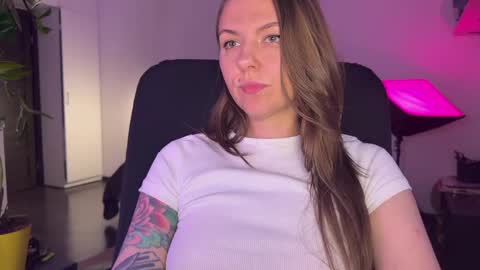 Snapshot of _private_person_ chatting on December 24, 5:44 pm HADLY see u online 0312 online show from December 24, 5:44 pm