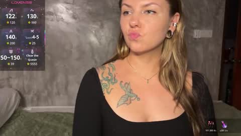 Snapshot of _private_person_ chatting on October 25, 3:08 pm HADLY see u online 0312 online show from October 25, 3:08 pm