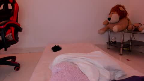 Snapshot of _rachell1 chatting on October 12, 11:34 am Stefany online show from October 12, 11:34 am