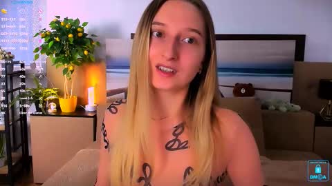 Snapshot of _ri_na_ chatting on October 16, 5:43 am I am Rina online show from October 16, 5:43 am