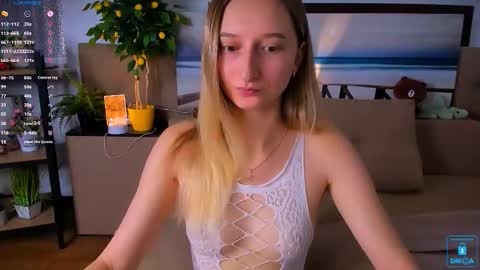 Snapshot of _ri_na_ chatting on October 25, 5:37 am I am Rina online show from October 25, 5:37 am