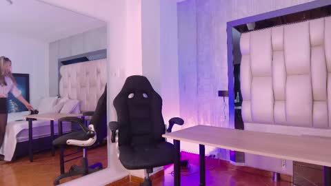 Snapshot of _saragarcia_ chatting on September 17, 12:03 pm Sara online show from September 17, 12:03 pm