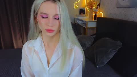 Scarlet online show from December 15, 3:31 pm