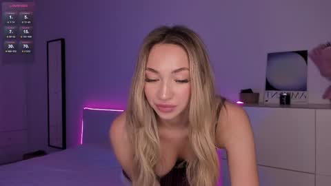 Snapshot of _secretdesire chatting on September 19, 7:35 pm Kat online show from September 19, 7:35 pm