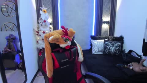 Selene online show from December 10, 1:44 pm