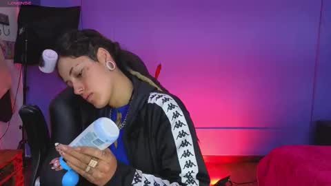 Snapshot of _sharlotte777 chatting on October 27, 2:01 pm _sharlotte777 online show from October 27, 2:01 pm