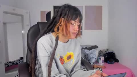 Snapshot of _sharlotte777 chatting on October 3, 3:28 pm _sharlotte777 online show from October 3, 3:28 pm