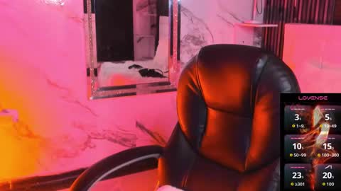 Snapshot of _skinnydoll chatting on October 1, 12:48 am Lana online show from October 1, 12:48 am