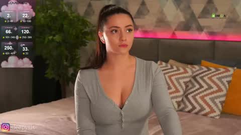 Snapshot of _sleepysis_ chatting on October 4, 2:32 pm Ann online show from October 4, 2:32 pm