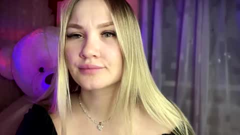 _sofiawood1_ online show from February 26, 5:00 pm