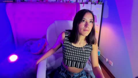 Snapshot of _sophie__miller chatting on January 28, 12:00 pm Sophie online show from January 28, 12:00 pm