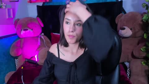 Snapshot of _sophie__miller chatting on December 3, 4:06 pm Sophie online show from December 3, 4:06 pm