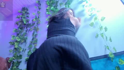 Snapshot of _sophie__miller chatting on December 5, 4:44 pm Sophie online show from December 5, 4:44 pm
