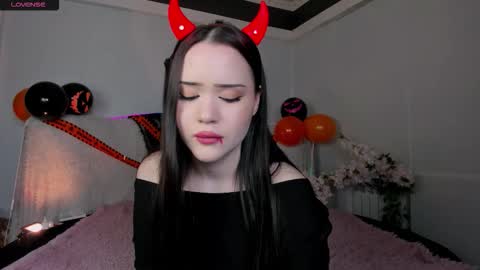 Snapshot of _spicygirl chatting on October 31, 9:19 pm Brittany online show from October 31, 9:19 pm