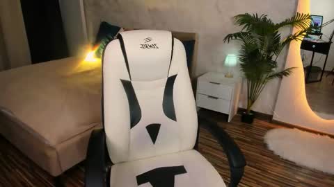 Snapshot of _spicygirl chatting on October 1, 2:22 pm Brittany online show from October 1, 2:22 pm