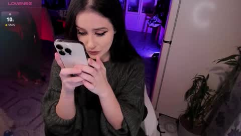 _sserendipityy_ online show from October 19, 6:10 pm