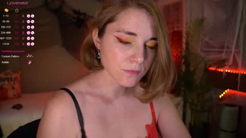 Snapshot of _the_sun_ chatting on October 28, 9:19 pm Evi online show from October 28, 9:19 pm