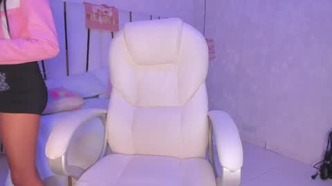Snapshot of _tinyrousse_ chatting on December 8, 3:02 pm Rousse online show from December 8, 3:02 pm