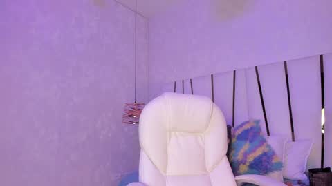 Snapshot of _tinyrousse_ chatting on January 12, 7:10 pm Rousse online show from January 12, 7:10 pm