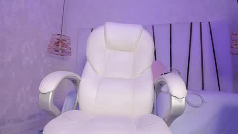 Snapshot of _tinyrousse_ chatting on March 8, 7:07 pm Rousse online show from March 8, 7:07 pm