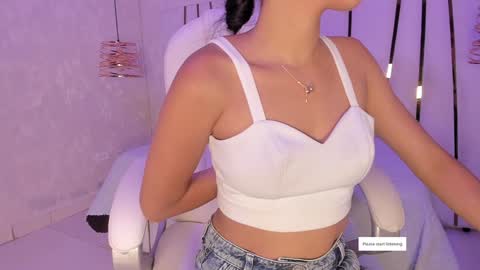 Snapshot of _tinyrousse_ chatting on December 28, 7:01 pm Rousse online show from December 28, 7:01 pm
