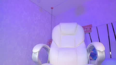 Snapshot of _tinyrousse_ chatting on December 20, 7:39 pm Rousse online show from December 20, 7:39 pm