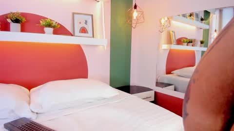 Snapshot of _valeryboobs_ chatting on October 6, 4:01 pm _valeryboobs_ online show from October 6, 4:01 pm