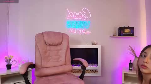 Evelyn online show from February 10, 8:12 pm