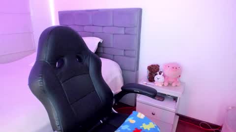 INSTAGRAM pinzon viviana online show from December 2, 8:00 pm