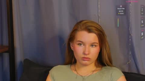 _watchmesmile_ online show from May 13, 5:02 am