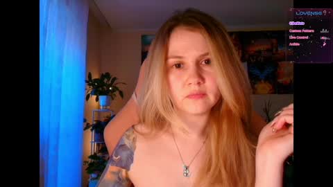 Snapshot of _witch__ chatting on October 21, 7:45 am Enni online show from October 21, 7:45 am