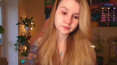 Snapshot of _witch__ chatting on October 4, 8:20 am Enni online show from October 4, 8:20 am