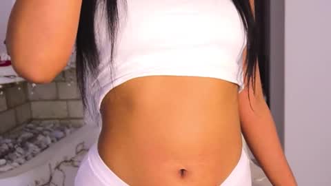 Snapshot of _your_little_nut chatting on December 18, 12:10 am Macca and Ana online show from December 18, 12:10 am