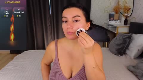 Jasmine online show from December 15, 8:08 am