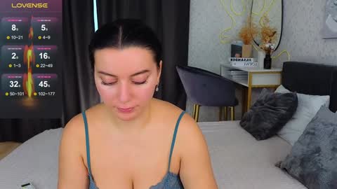 Jasmine online show from December 11, 8:15 am