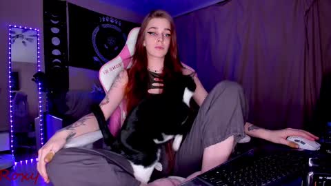 Snapshot of _yourwetdreams_ chatting on February 19, 10:09 pm Roxy online show from February 19, 10:09 pm