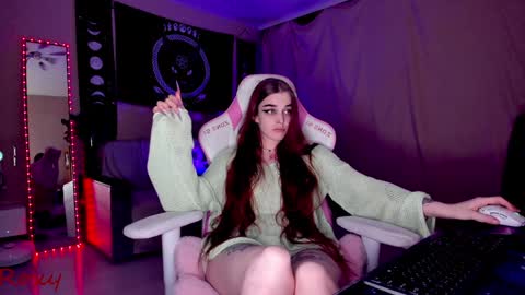 Snapshot of _yourwetdreams_ chatting on December 23, 3:44 pm Roxy online show from December 23, 3:44 pm