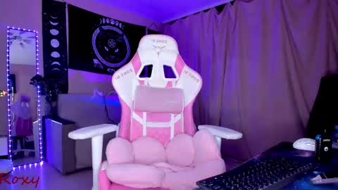 Snapshot of _yourwetdreams_ chatting on February 26, 2:30 am Roxy online show from February 26, 2:30 am