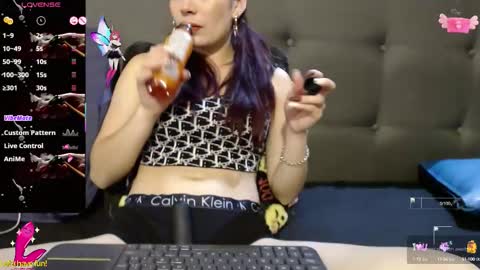 Snapshot of _yuyi chatting on October 11, 1:32 am Yuyi online show from October 11, 1:32 am