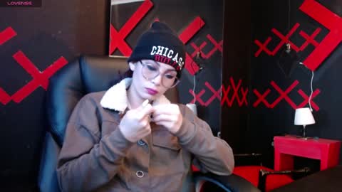 Yuyi online show from December 5, 11:05 am