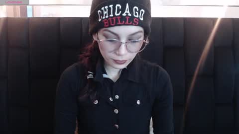 Yuyi online show from January 4, 11:11 am