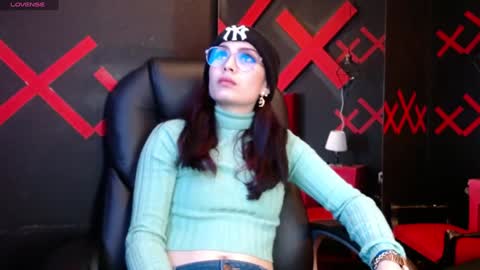 Yuyi online show from December 2, 11:11 am