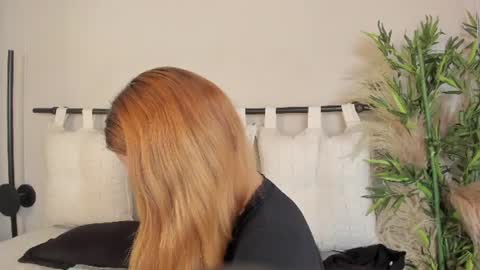 Zoe  online show from June 17, 12:39 pm