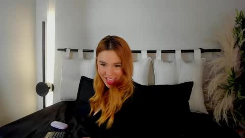 Zoe  online show from May 9, 1:02 pm