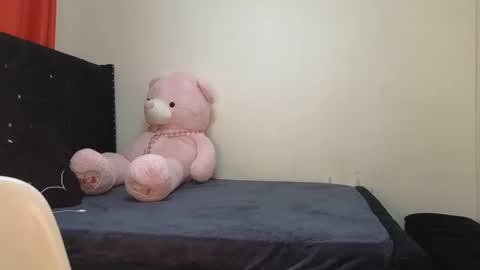 Snapshot of _zoilah chatting on January 13, 3:45 am Zoilah online show from January 13, 3:45 am