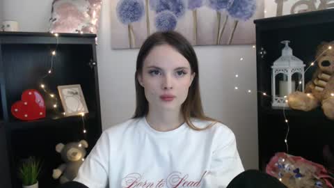 a_ariella_ online show from September 24, 12:26 pm