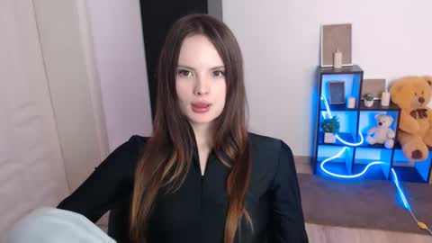 a_ariella_ online show from November 10, 12:55 pm