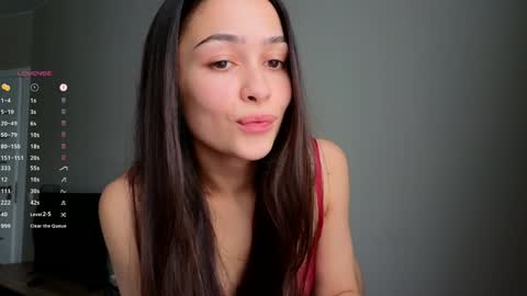 Snapshot of a_p_p_l_e chatting on February 6, 12:26 pm Mila and Jess online show from February 6, 12:26 pm